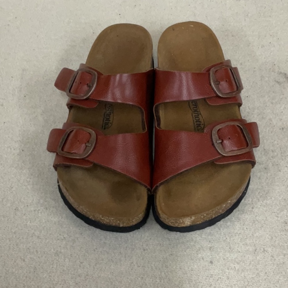 EUC woman’s Aerothotic sandals